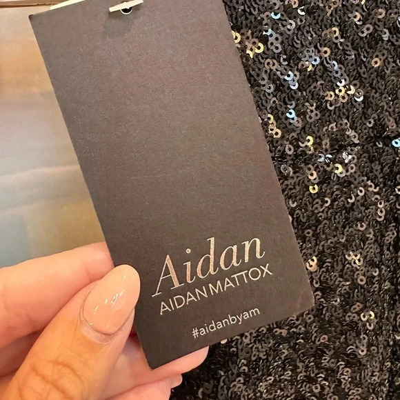 Aidan by Aidan Mattox Cap Sleeve Sequin Plunging Cocktail Dress Size 6 NWT - Picture 13 of 15